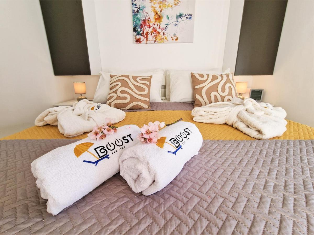 Holiday House Boost With Heated Pool Klis Екстериор снимка