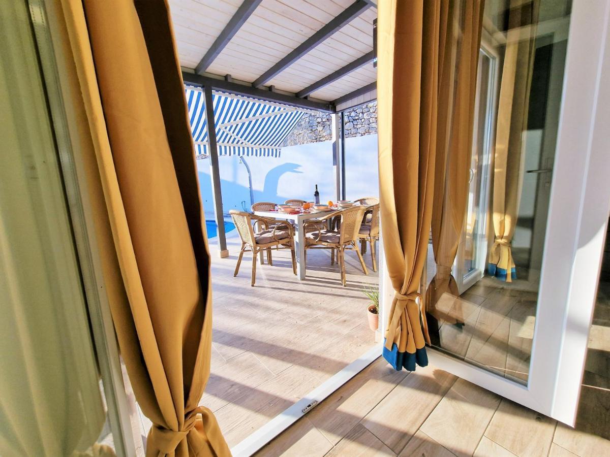 Holiday House Boost With Heated Pool Klis Екстериор снимка