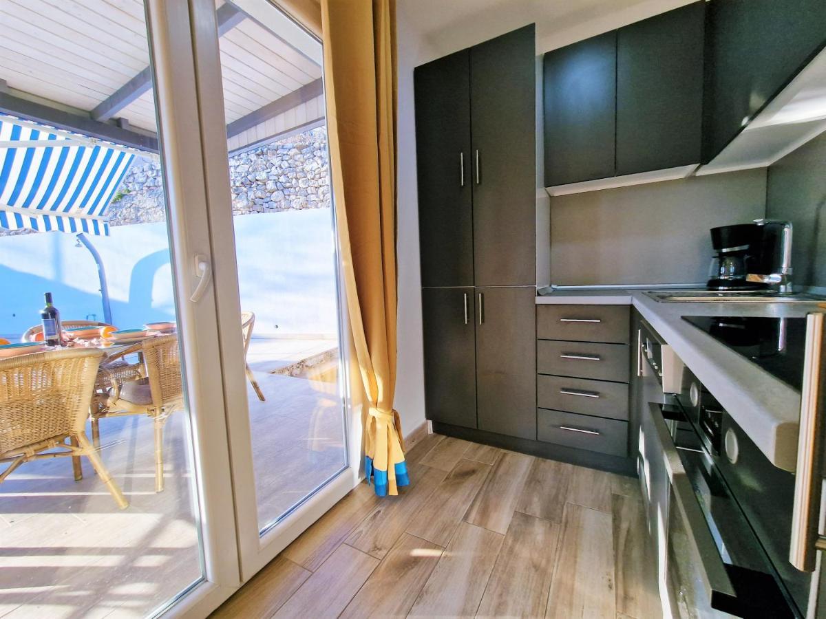 Holiday House Boost With Heated Pool Klis Екстериор снимка