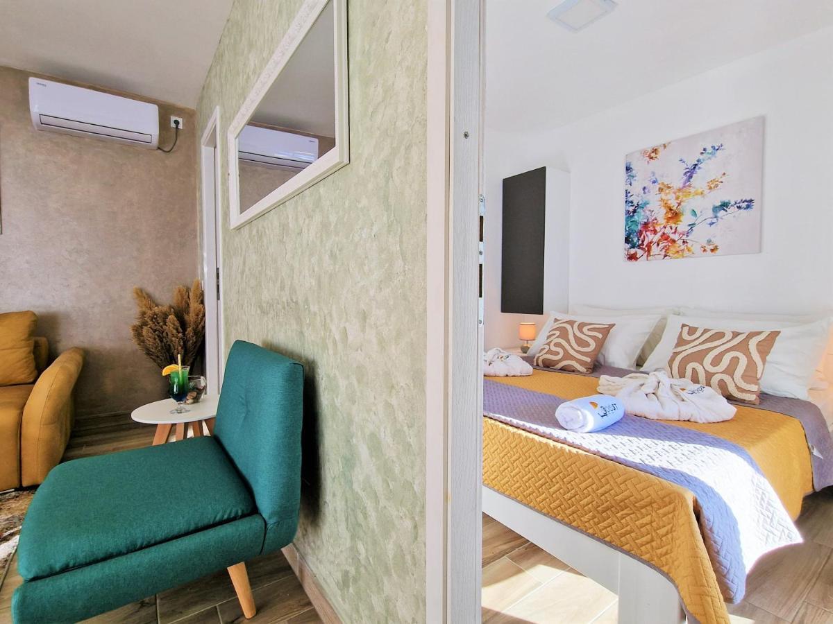 Holiday House Boost With Heated Pool Klis Екстериор снимка