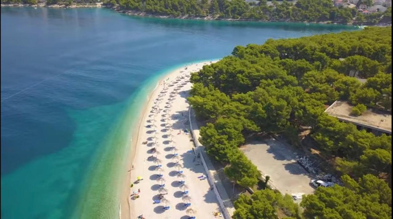 Holiday House Boost With Heated Pool Klis Екстериор снимка