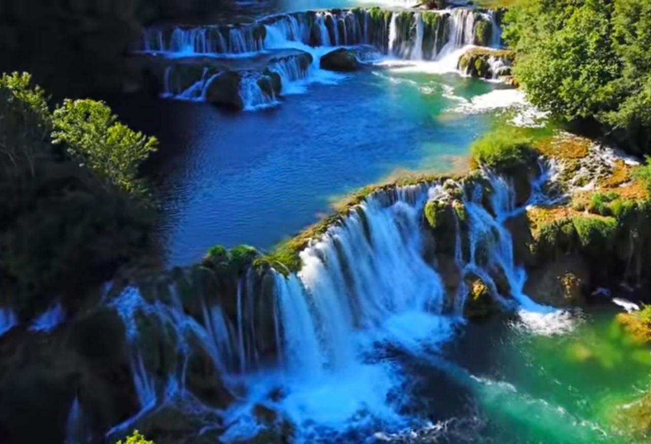 Holiday House Boost With Heated Pool Klis Екстериор снимка