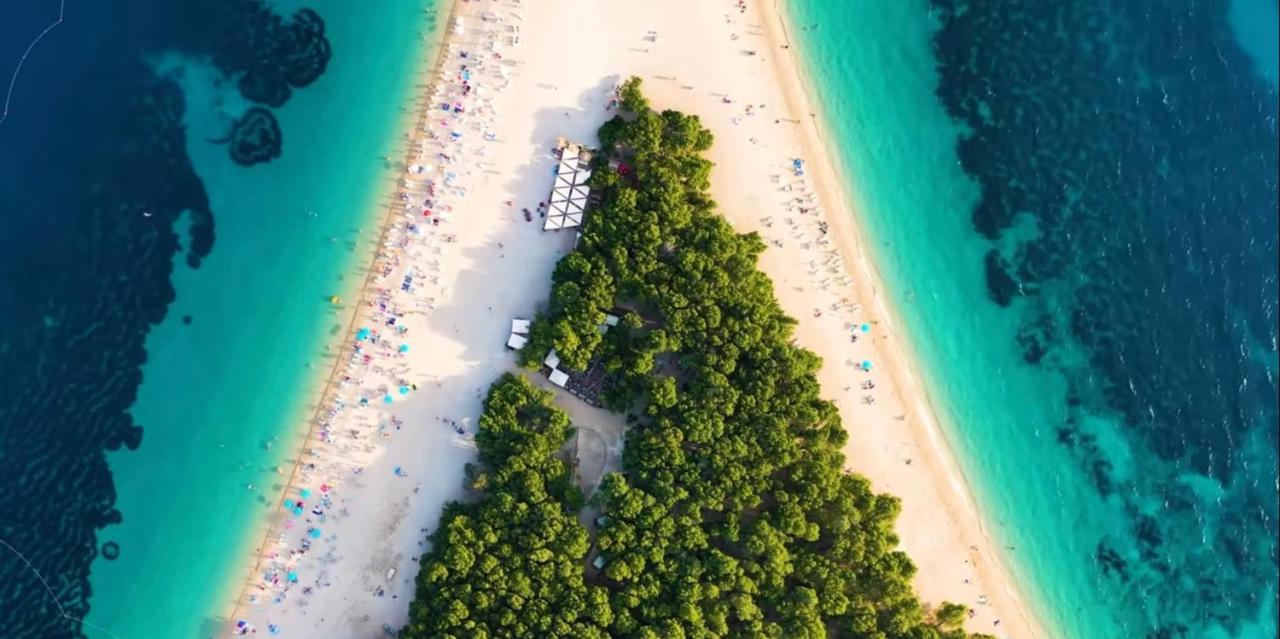 Holiday House Boost With Heated Pool Klis Екстериор снимка