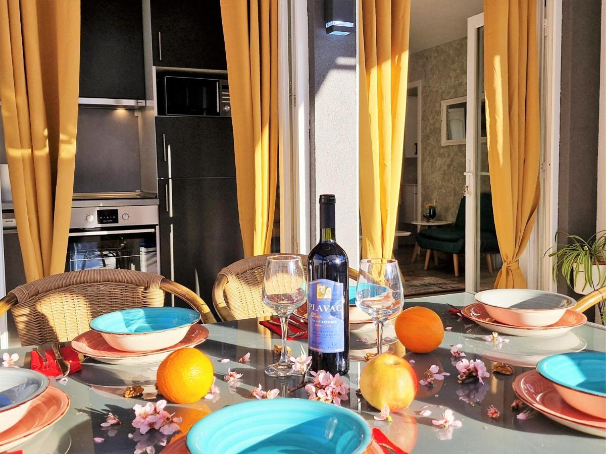 Holiday House Boost With Heated Pool Klis Екстериор снимка