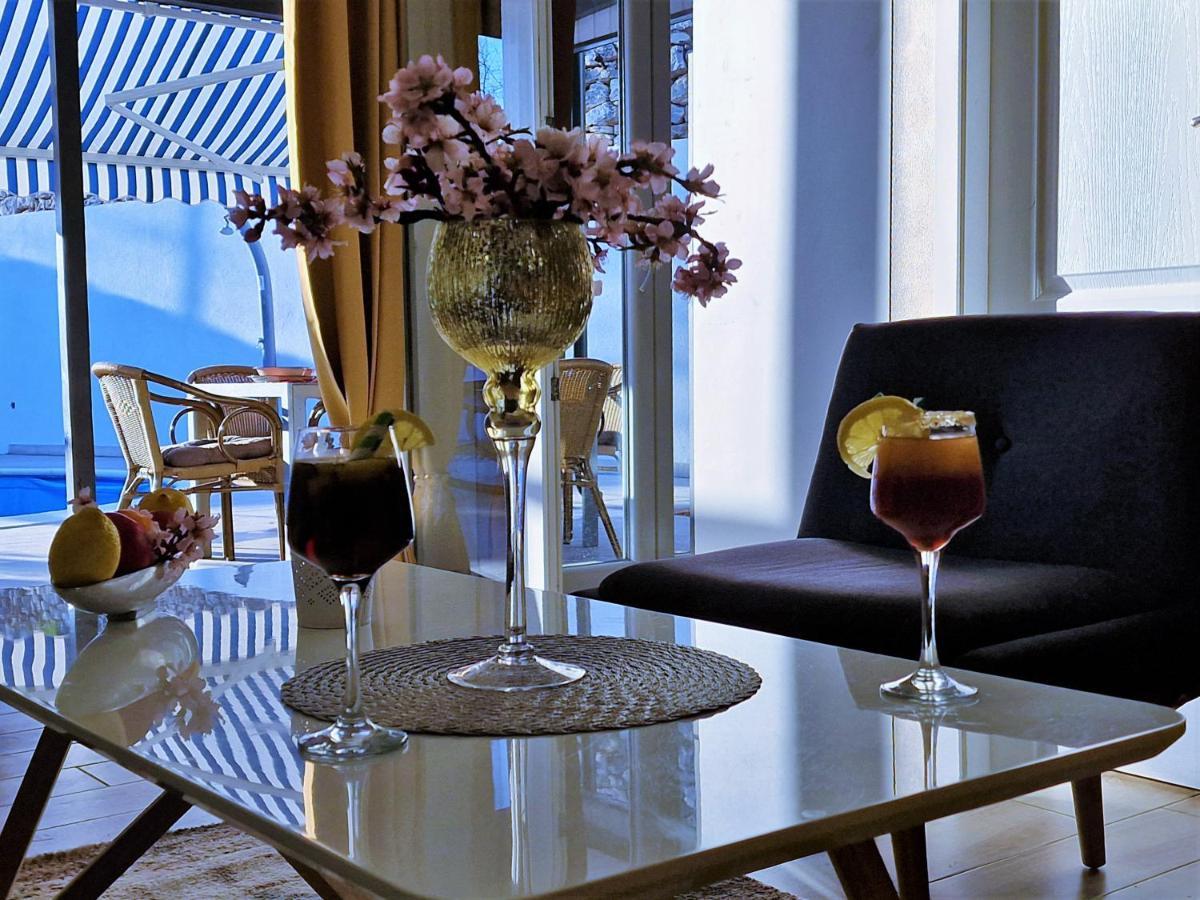 Holiday House Boost With Heated Pool Klis Екстериор снимка