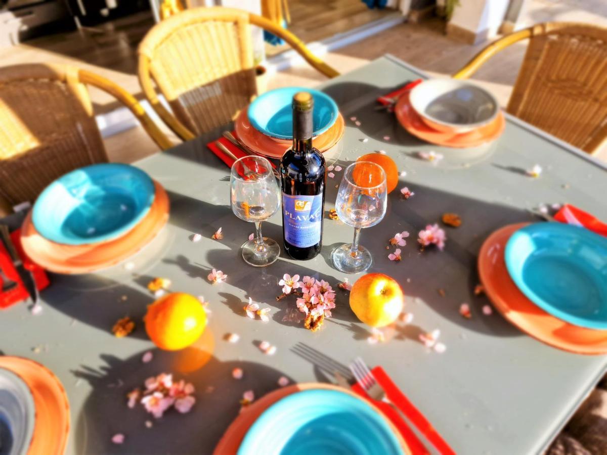 Holiday House Boost With Heated Pool Klis Екстериор снимка
