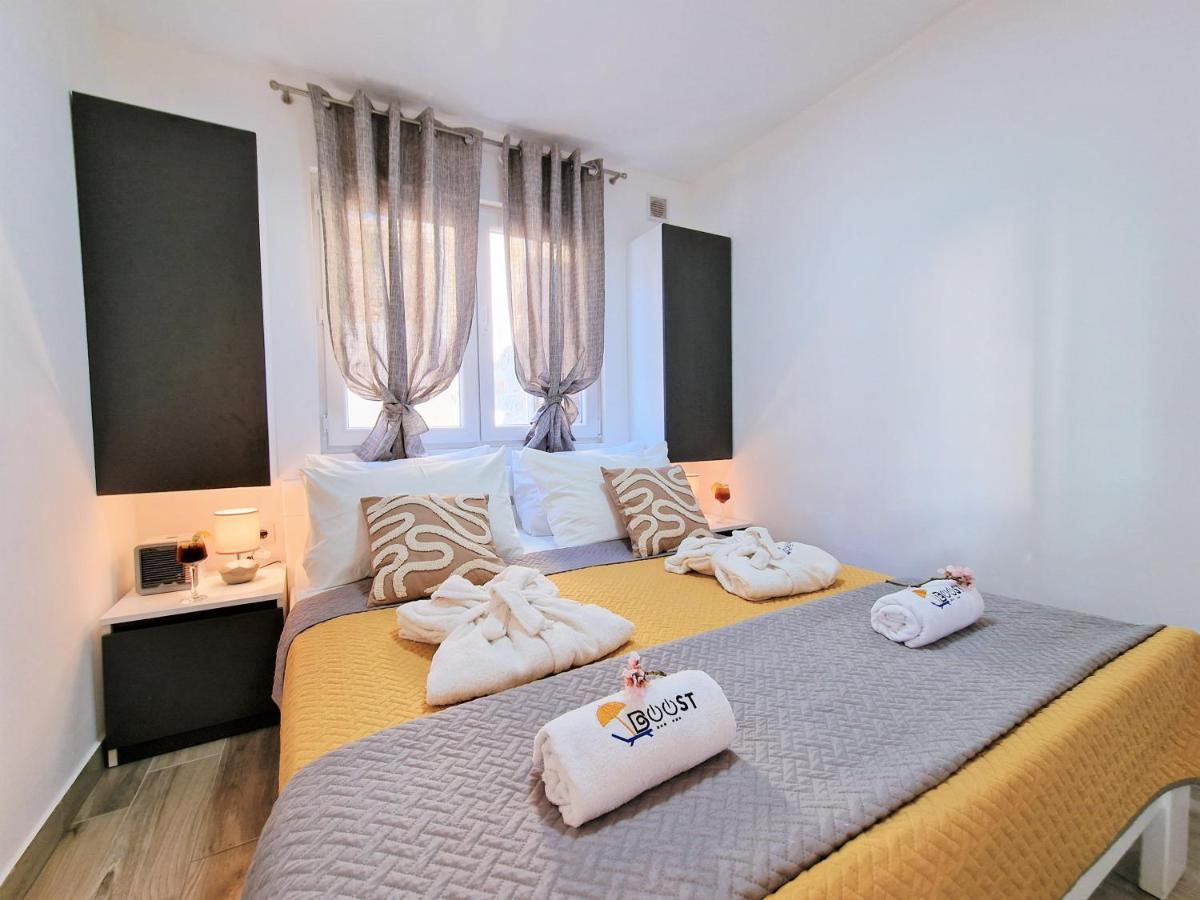 Holiday House Boost With Heated Pool Klis Екстериор снимка