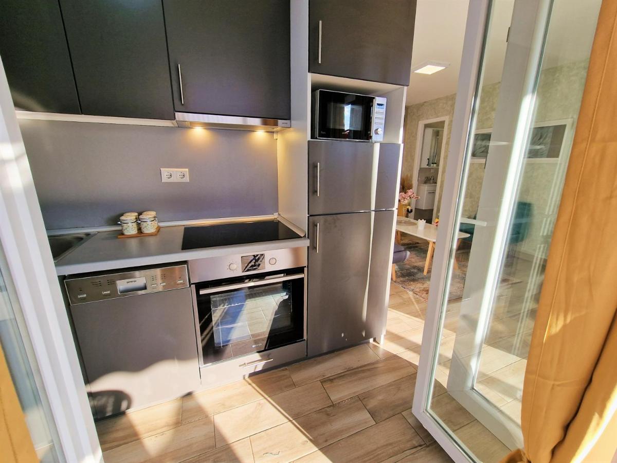 Holiday House Boost With Heated Pool Klis Екстериор снимка