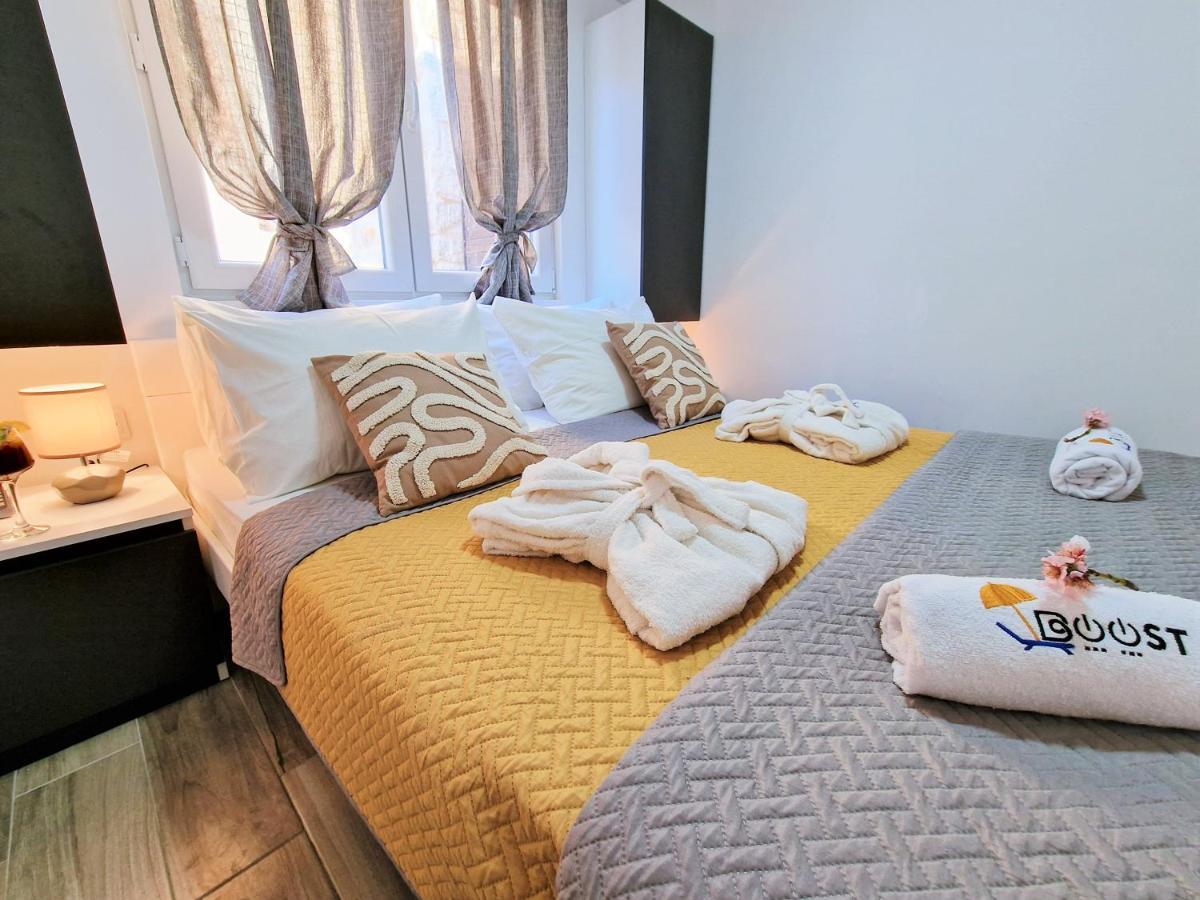 Holiday House Boost With Heated Pool Klis Екстериор снимка
