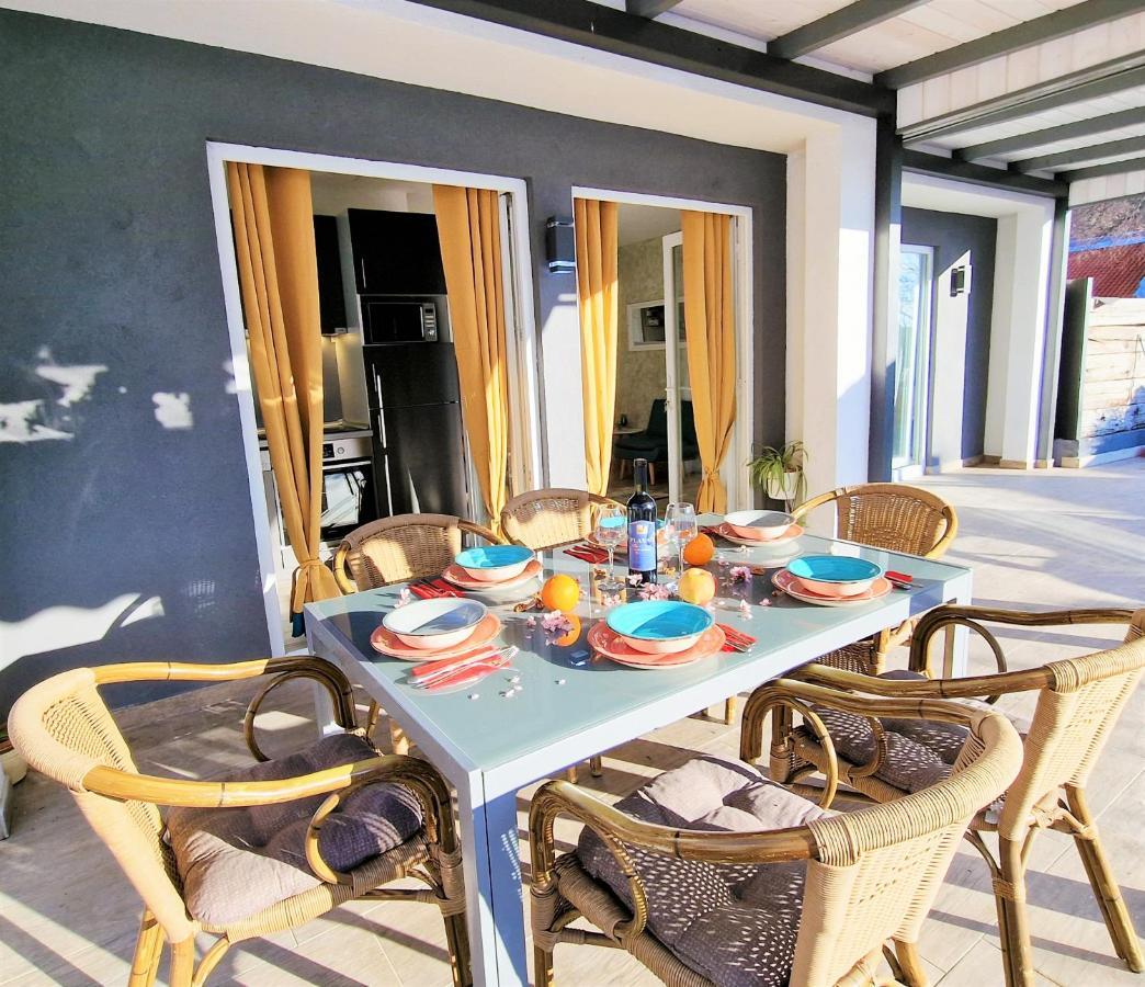 Holiday House Boost With Heated Pool Klis Екстериор снимка