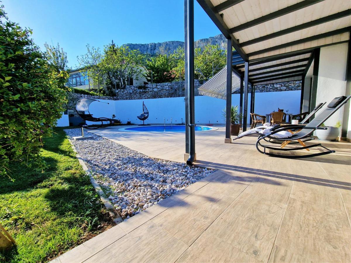 Holiday House Boost With Heated Pool Klis Екстериор снимка